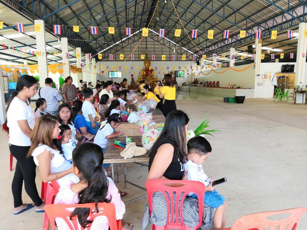 ทำบุญตักบาตรเนื่องในวันอาสาฬหบูชา และ ถวายเทียนพรรษา 2562